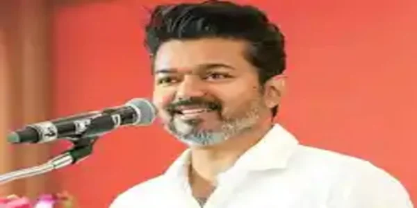“ദളപതിക്ക് പിന്നാലെ ആയിരക്കണക്കിന് ബൈക്കുകൾ”; റോഡ്‌ഷോയ്ക്കിടെ സുരക്ഷാ ഭീഷണി? വിജയ് ഇടപെട്ടപ്പോൾ സംഭവിച്ചത്…